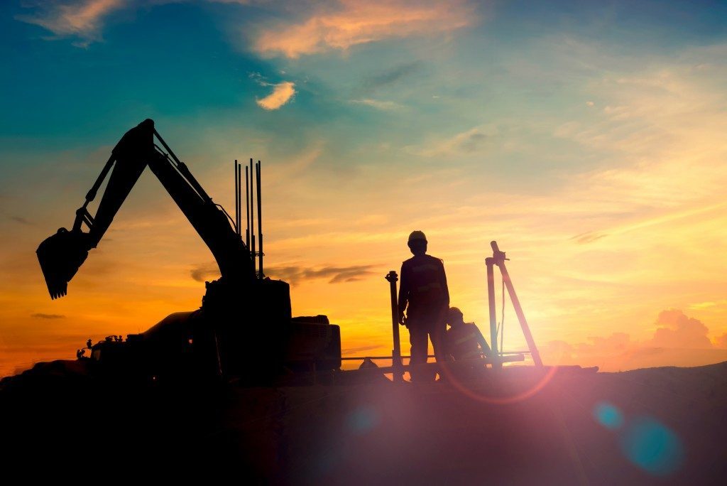 Choosing When to Buy or Rent Heavy Equipment